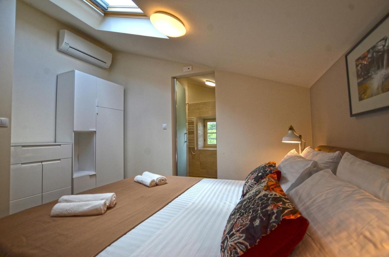App & Rooms Juraga 巴莱 外观 照片