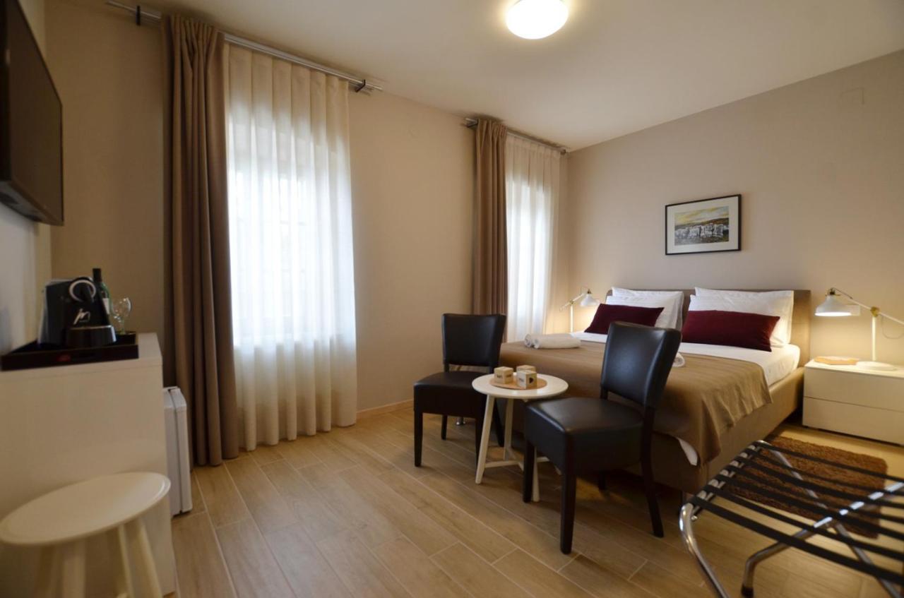 App & Rooms Juraga 巴莱 外观 照片